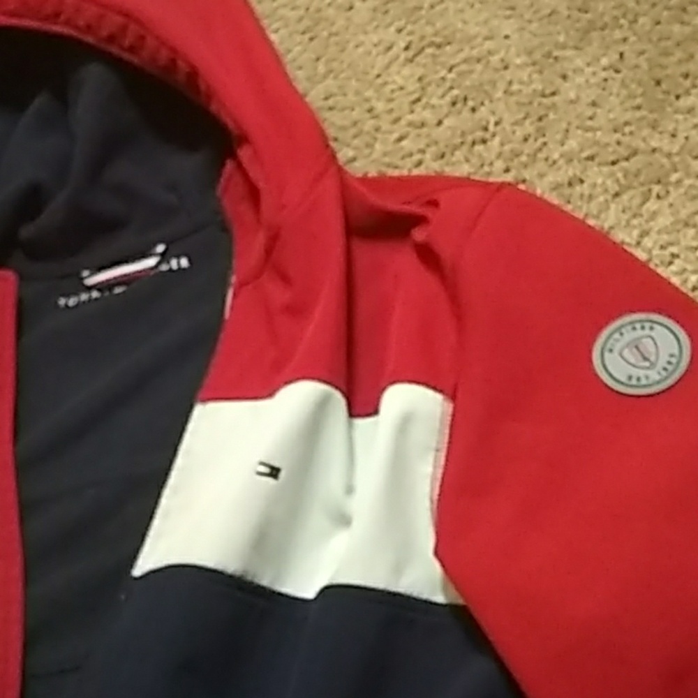 Tommy Hilfiger est.1985